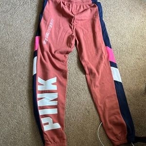 Pink sweatpants with pockets size xs, fits like small/medium.